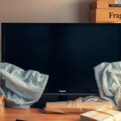 Jak skutecznie zabezpieczyć telewizor do przeprowadzki, by uniknąć uszkodzeń i chaosu podczas transportu